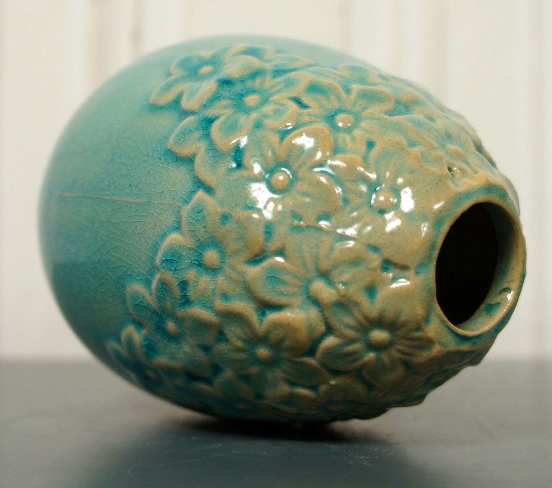 Cracked ceramic ovoid vase