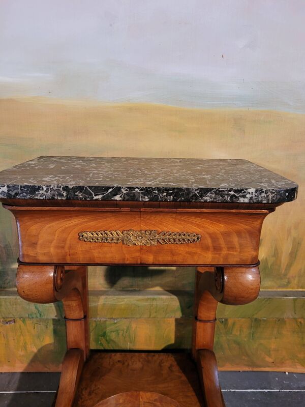 Petite console époque Restauration en noyer