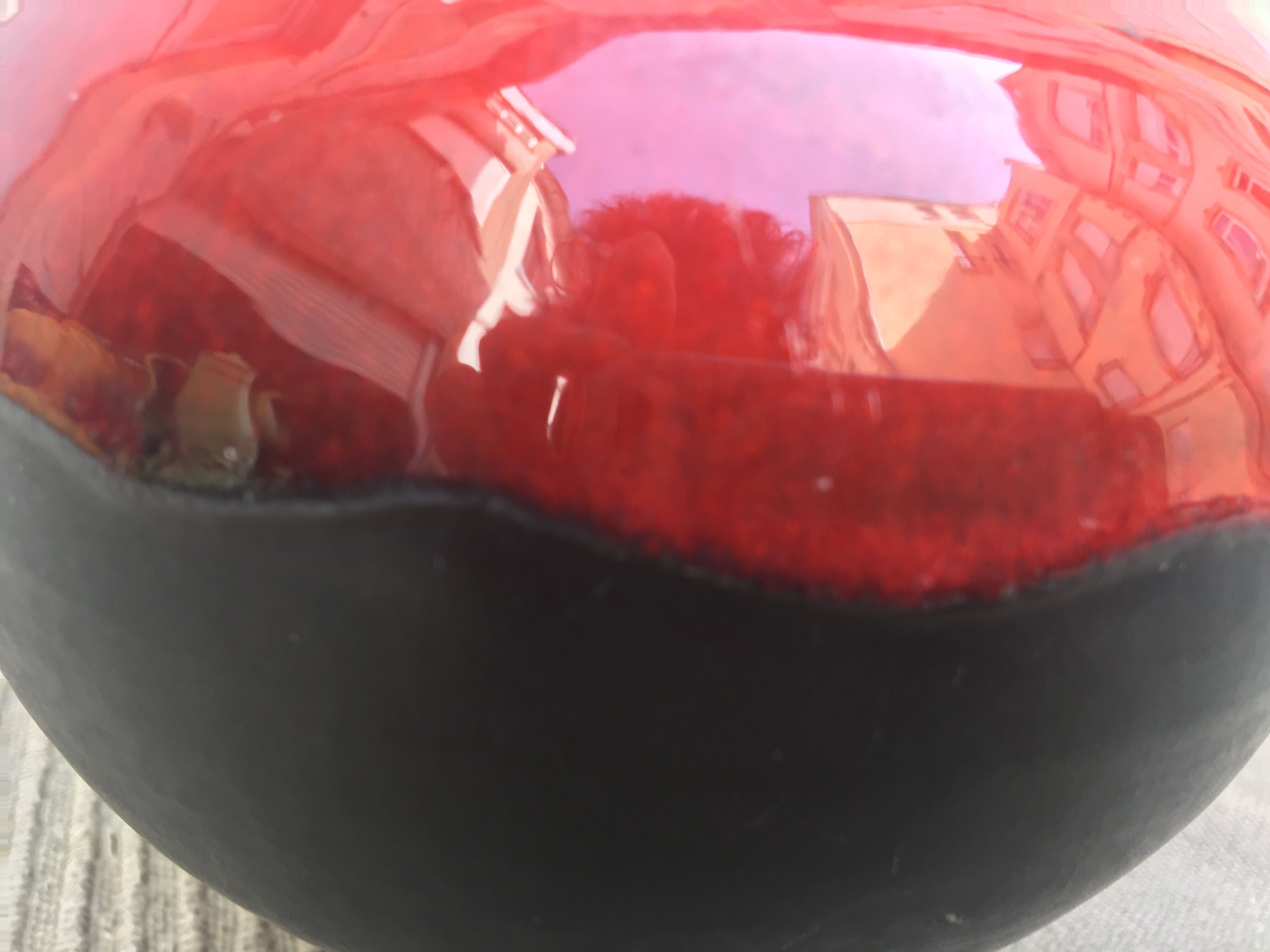 Vase en céramique design émaillé rouge