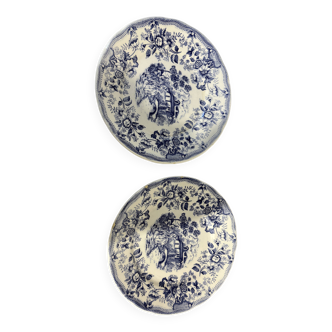 2 assiettes en céramique bleue et blanche