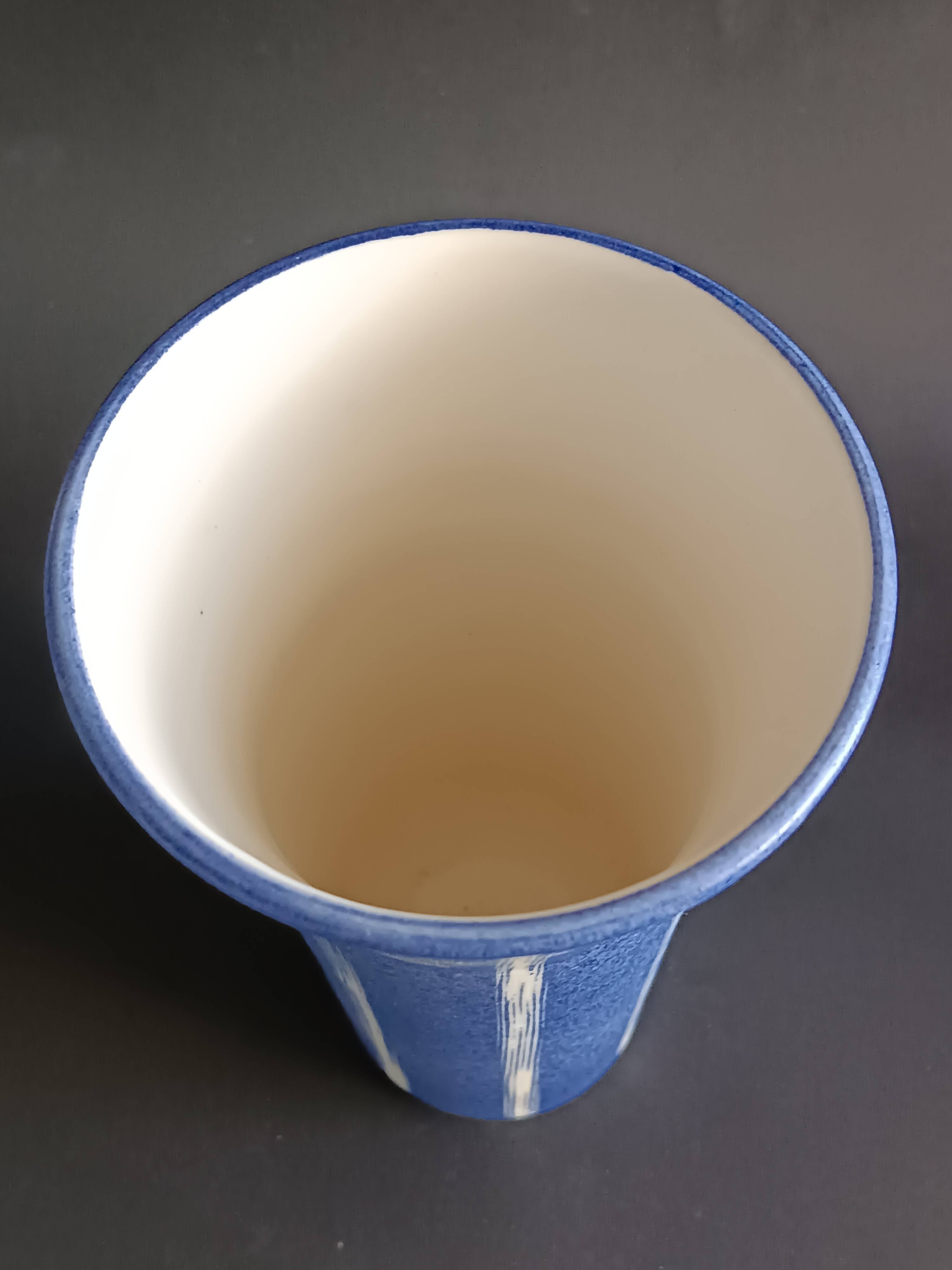 Vase cornet en céramique signé Moinet Vallauris 1960