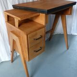 Fold-out desk