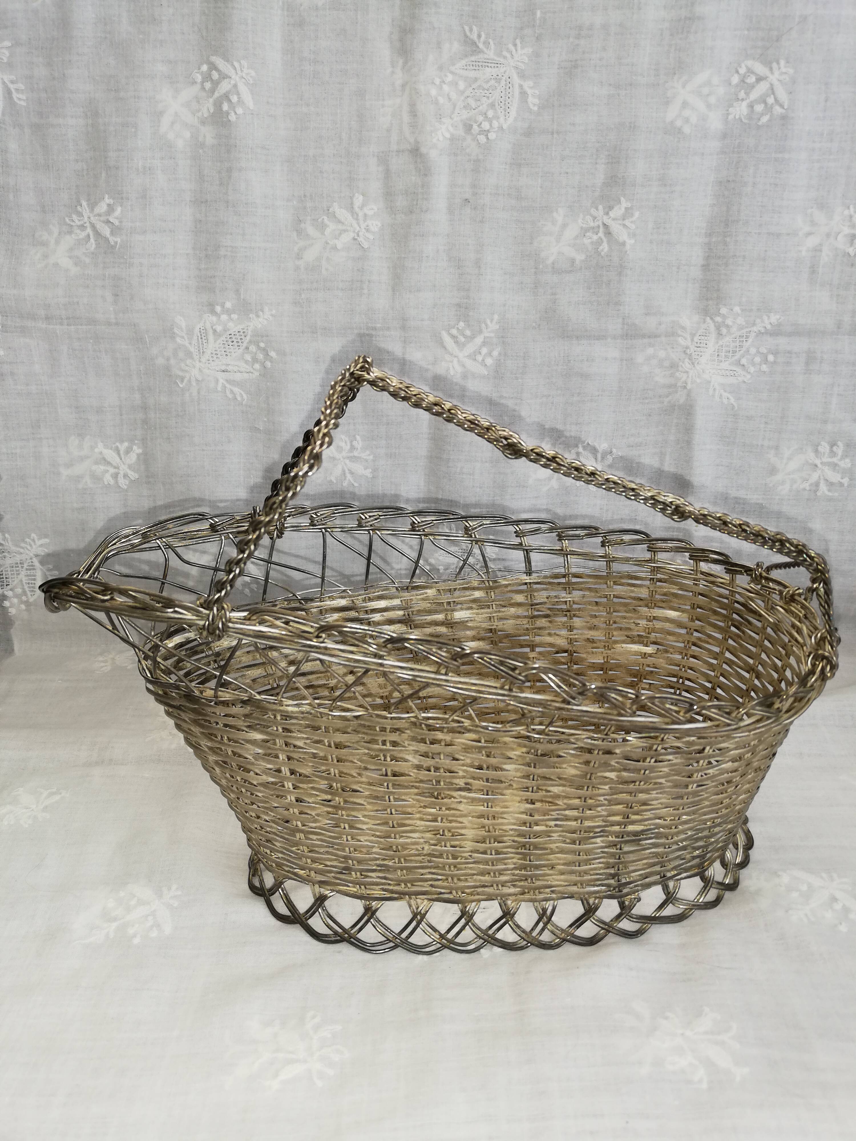 Silver metal pourer basket