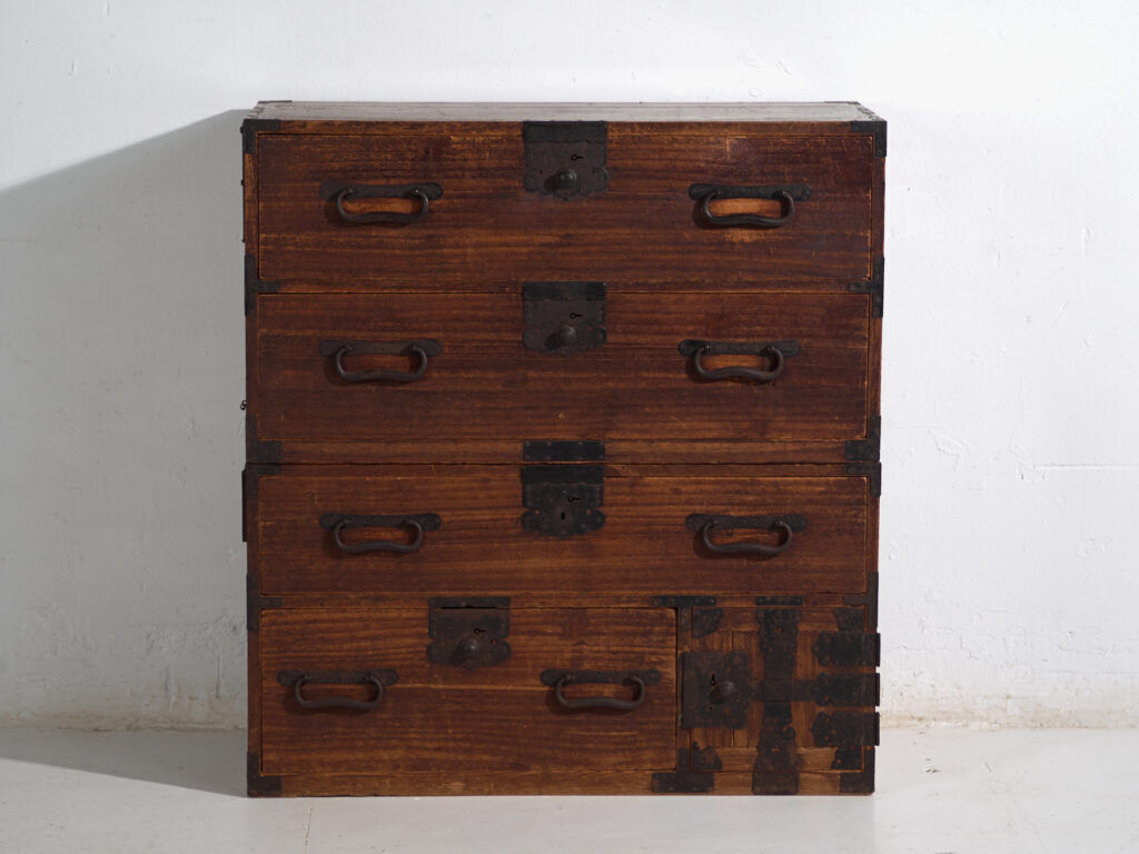 Old chest of drawers with small door – Meiji / Taishō period (c.1868-1926) #33
