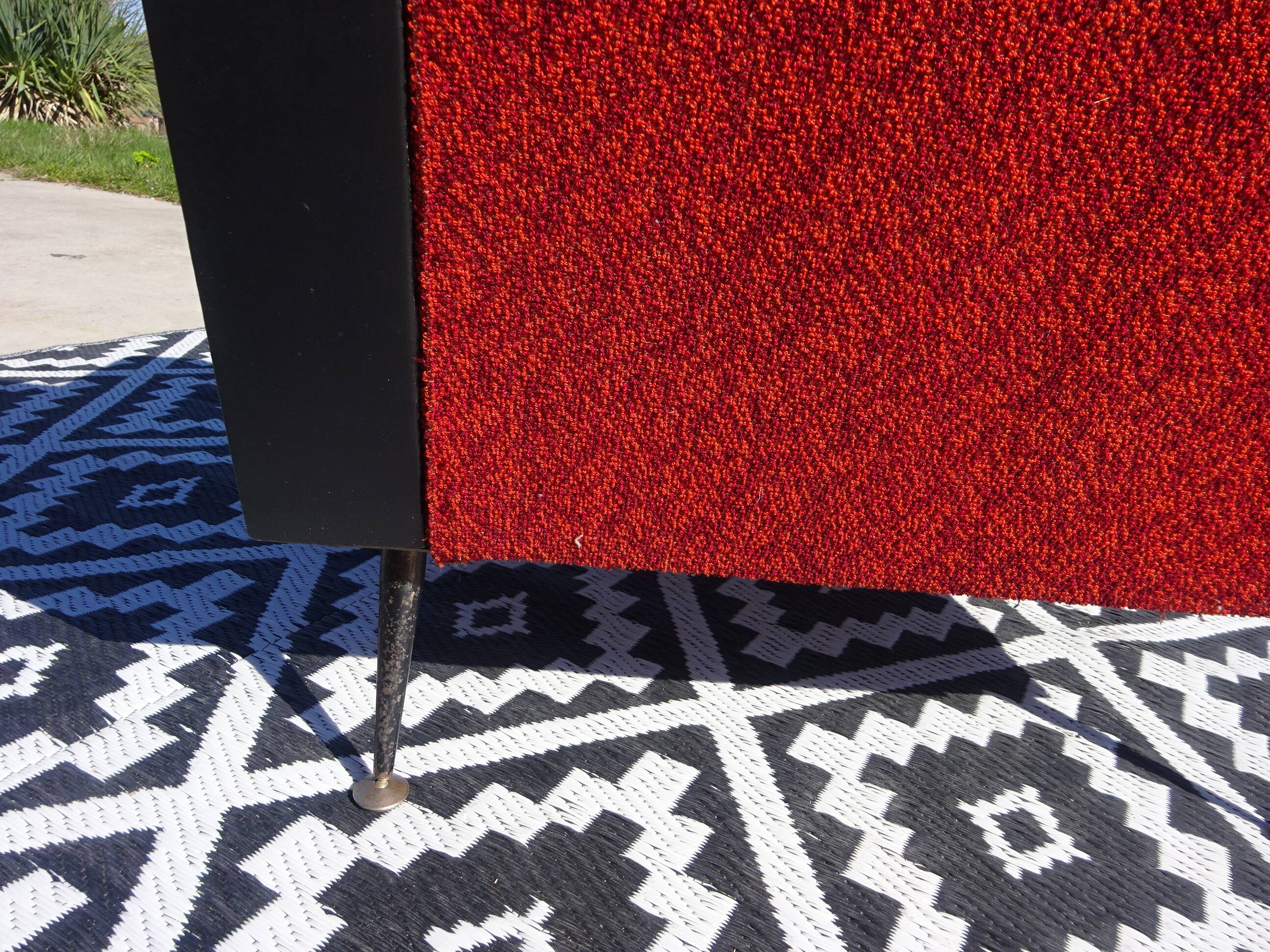 Fauteuils vintage rouge et noir, les 2