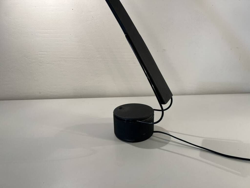 Dove Barbaglia & Colombo vintage desk lamp from the 1980s.