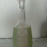 Carafe en verre gravé effet dentelle cote pointe de diamant ancienne