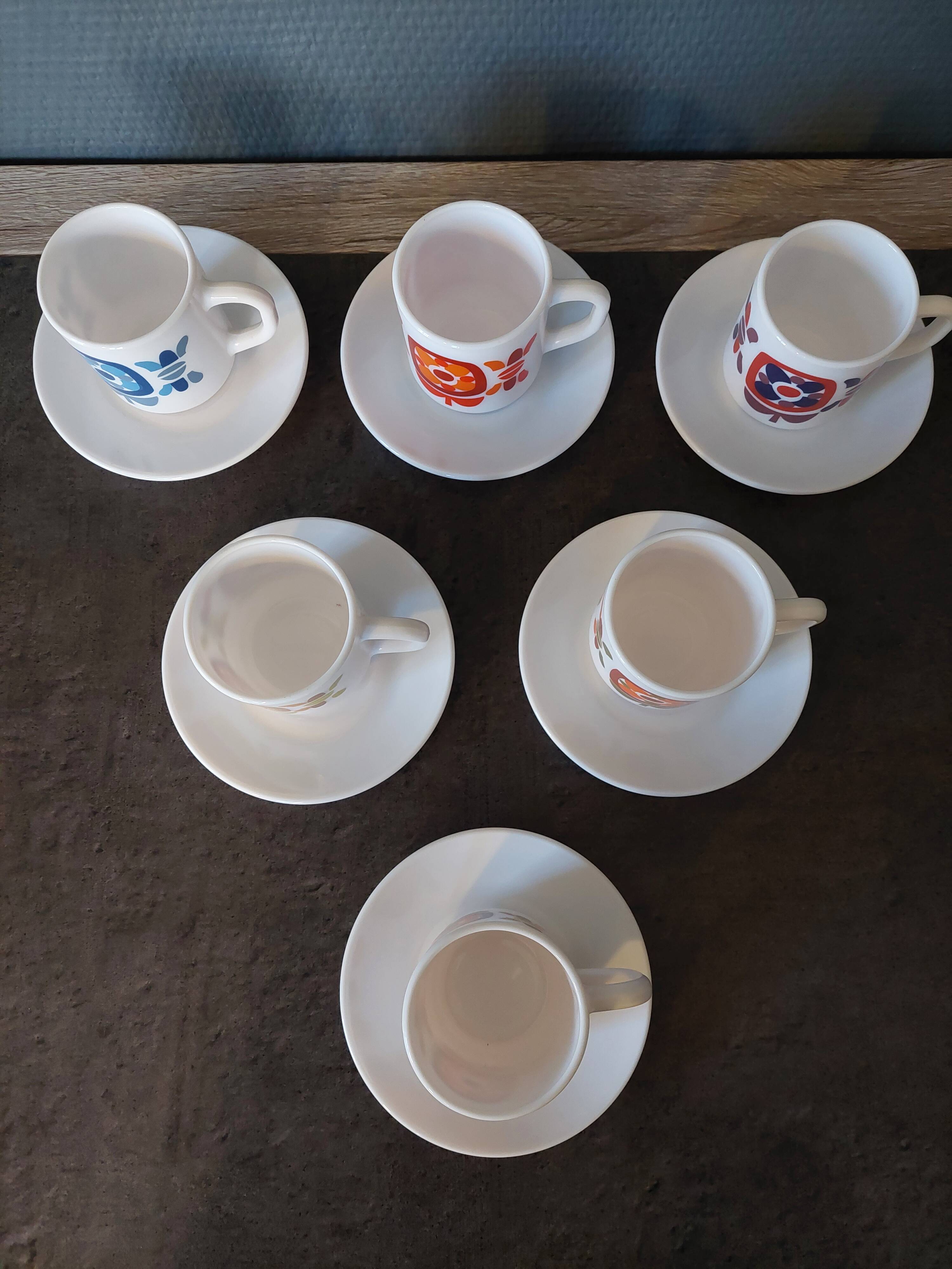 Set of 6 mini mobile cups with vintage undercups