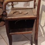 Chaise percée