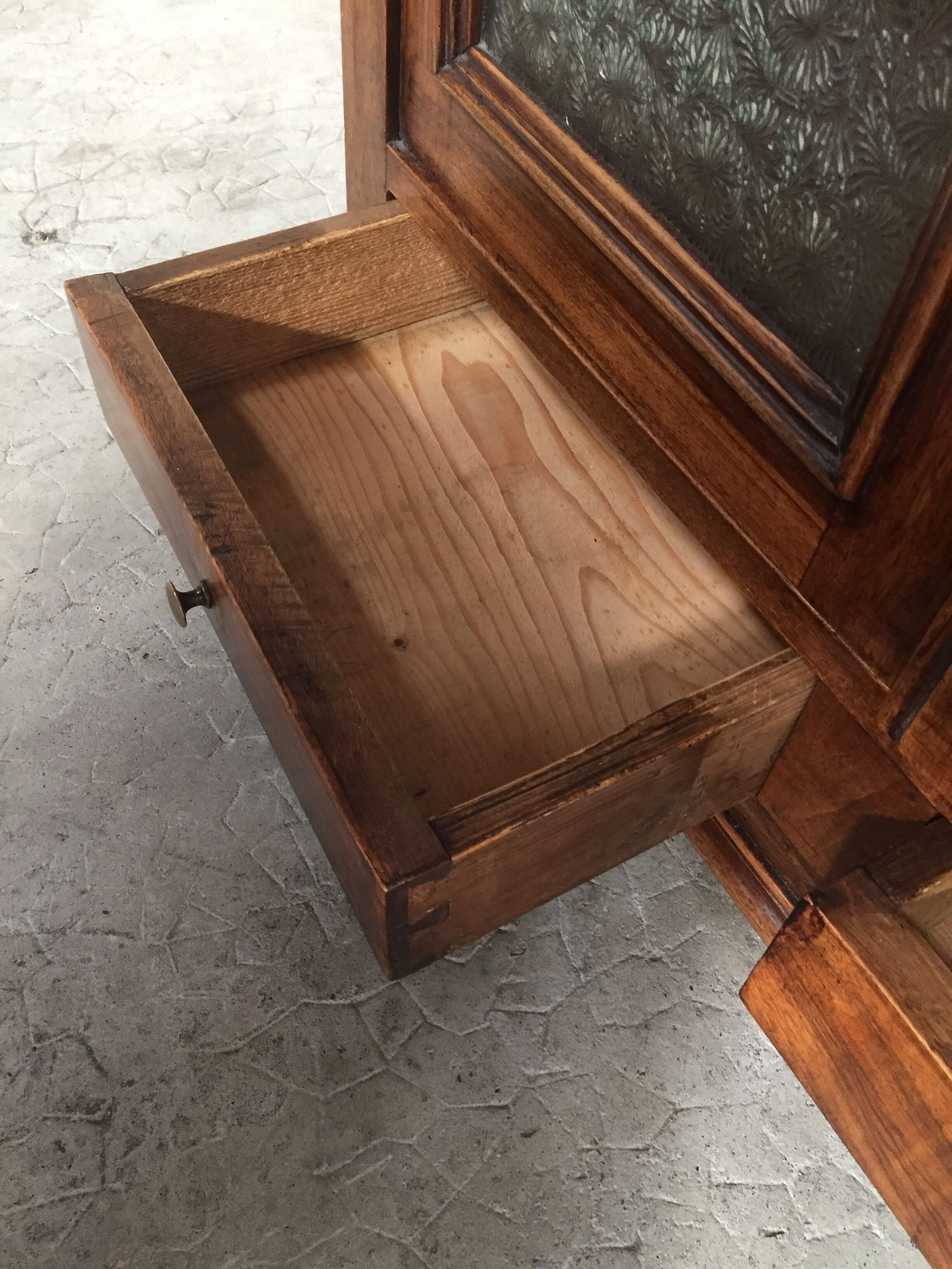 Wall showcase 1930 in walnut