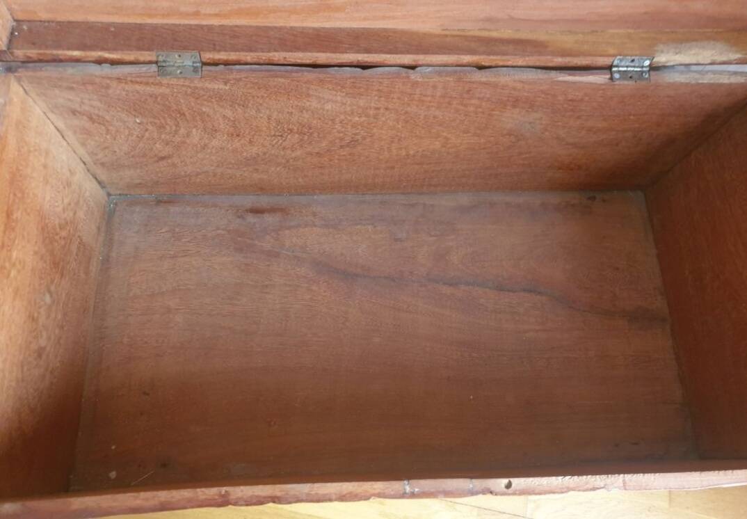 Grand coffre bois sculpté