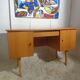 Bureau vintage des années 60 en bois clair