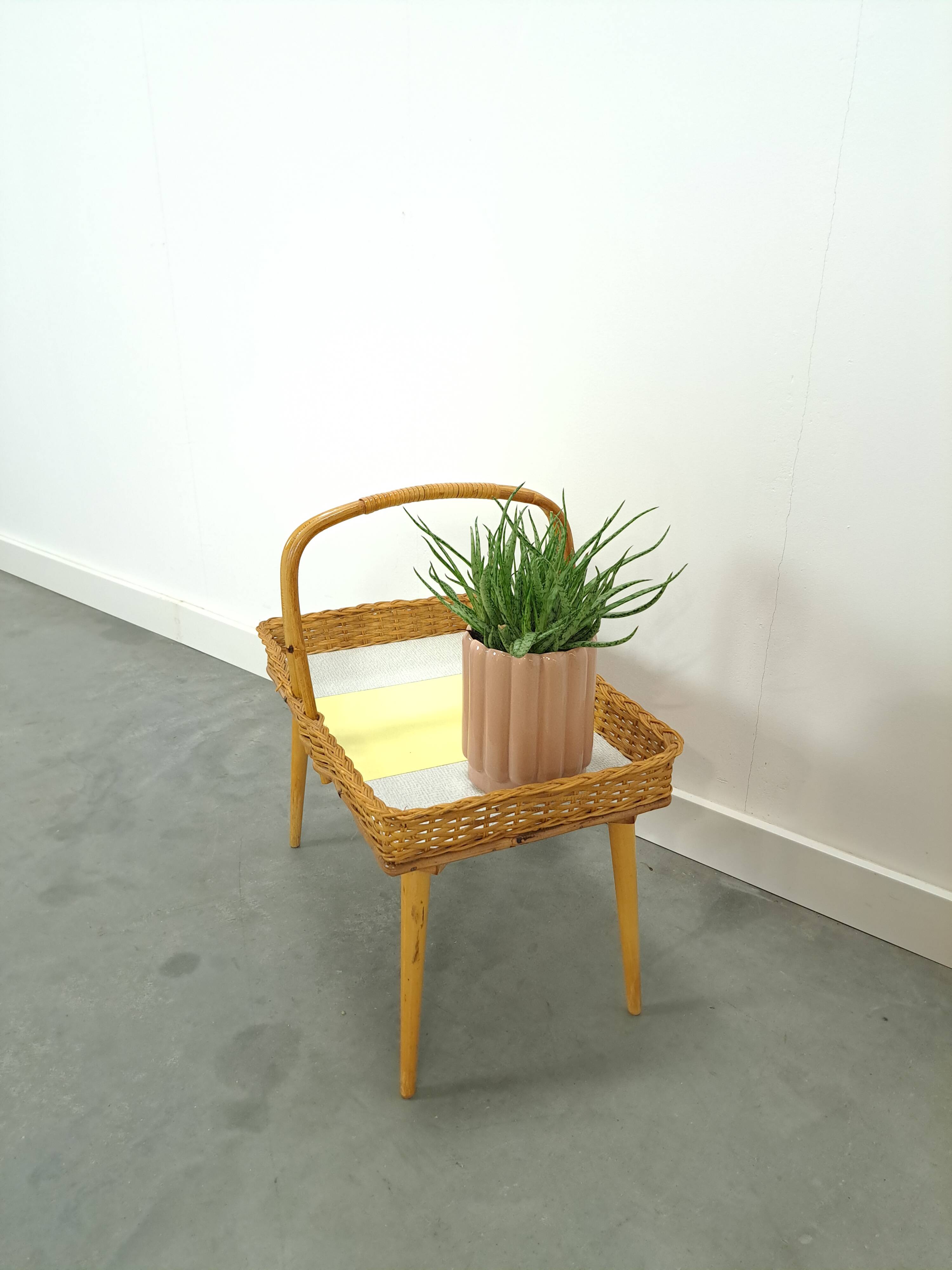 Rattan vintage tray on legs with yellow formica, fruit basket