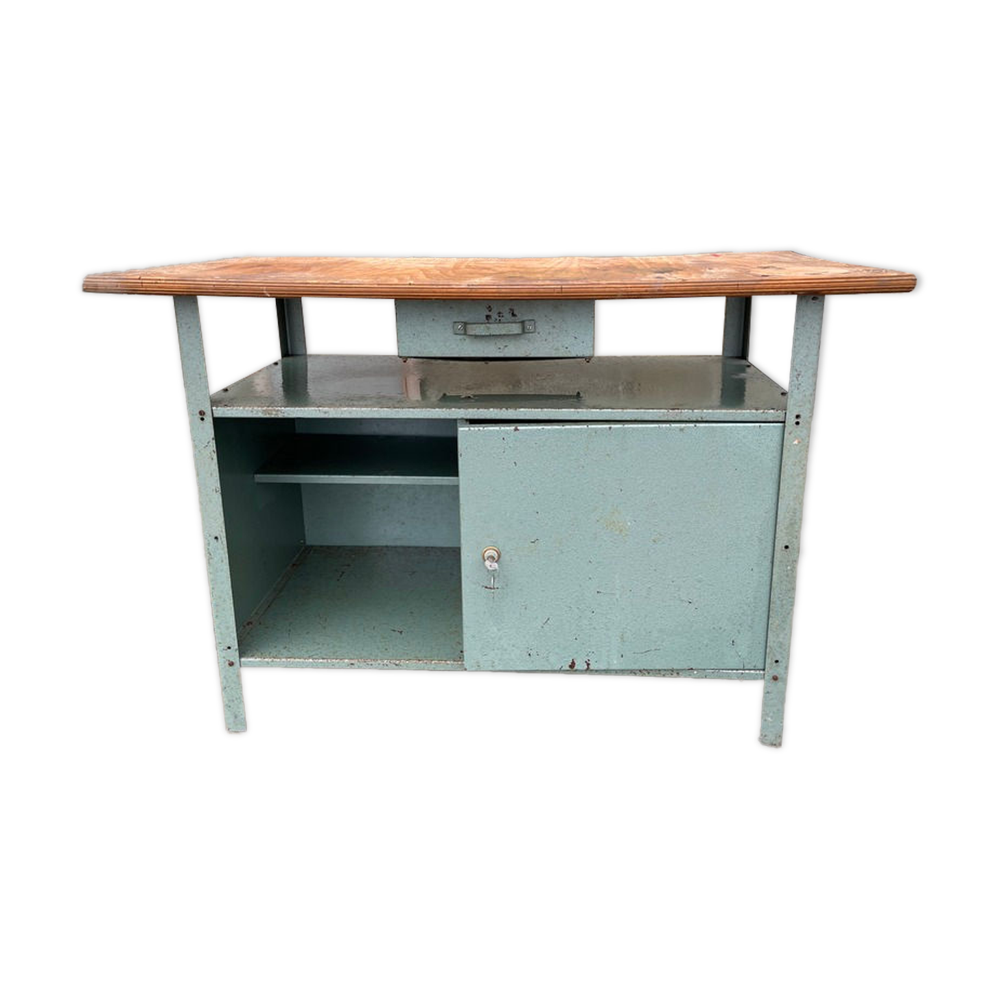 Establishment iron tray wood panel, as it stands