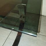 Table basse en métal chromé et verre fumé 1970