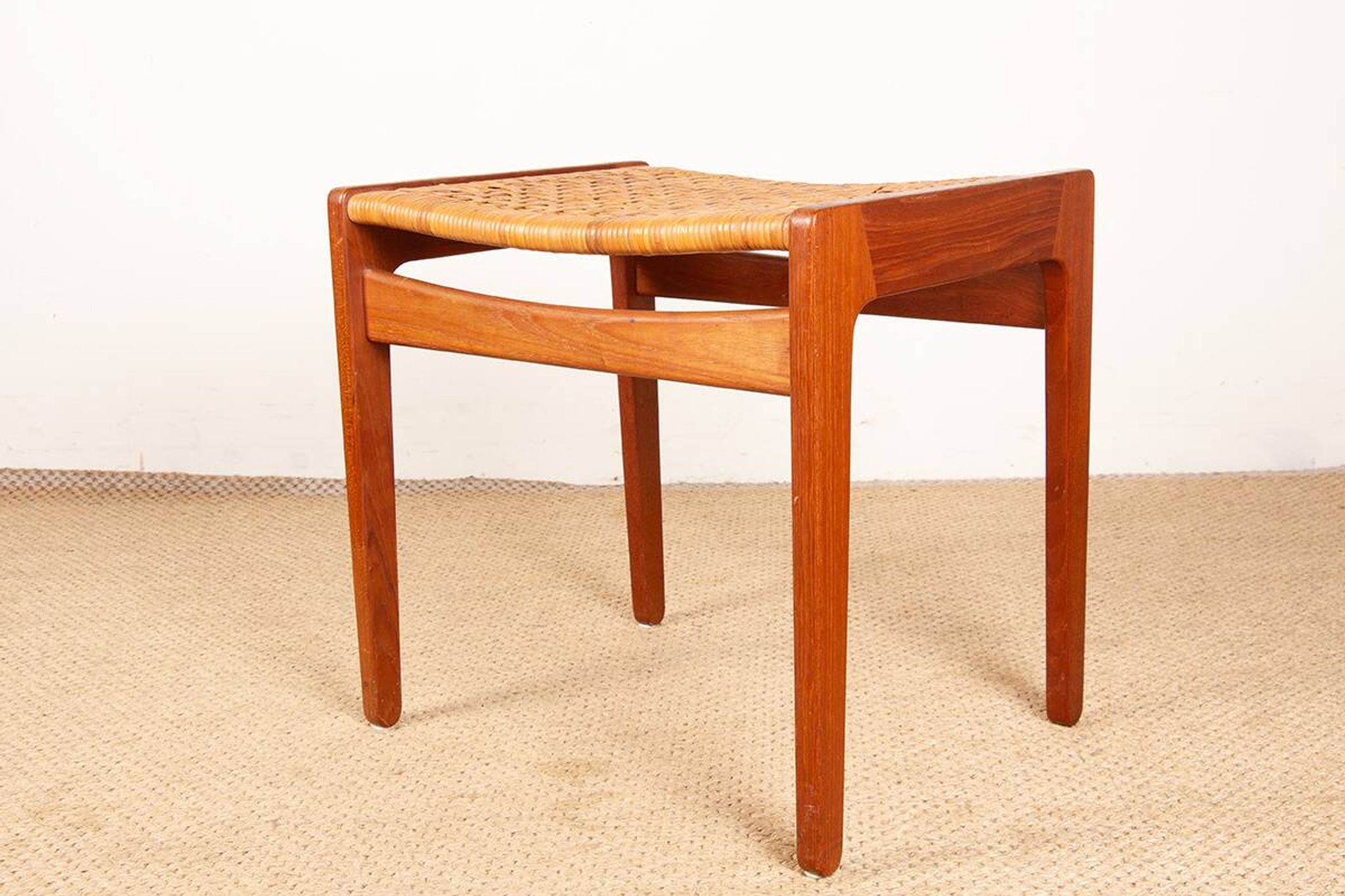 Paire de tabourets Danois en Teck et Cannage par Peter Hvidt 1960.