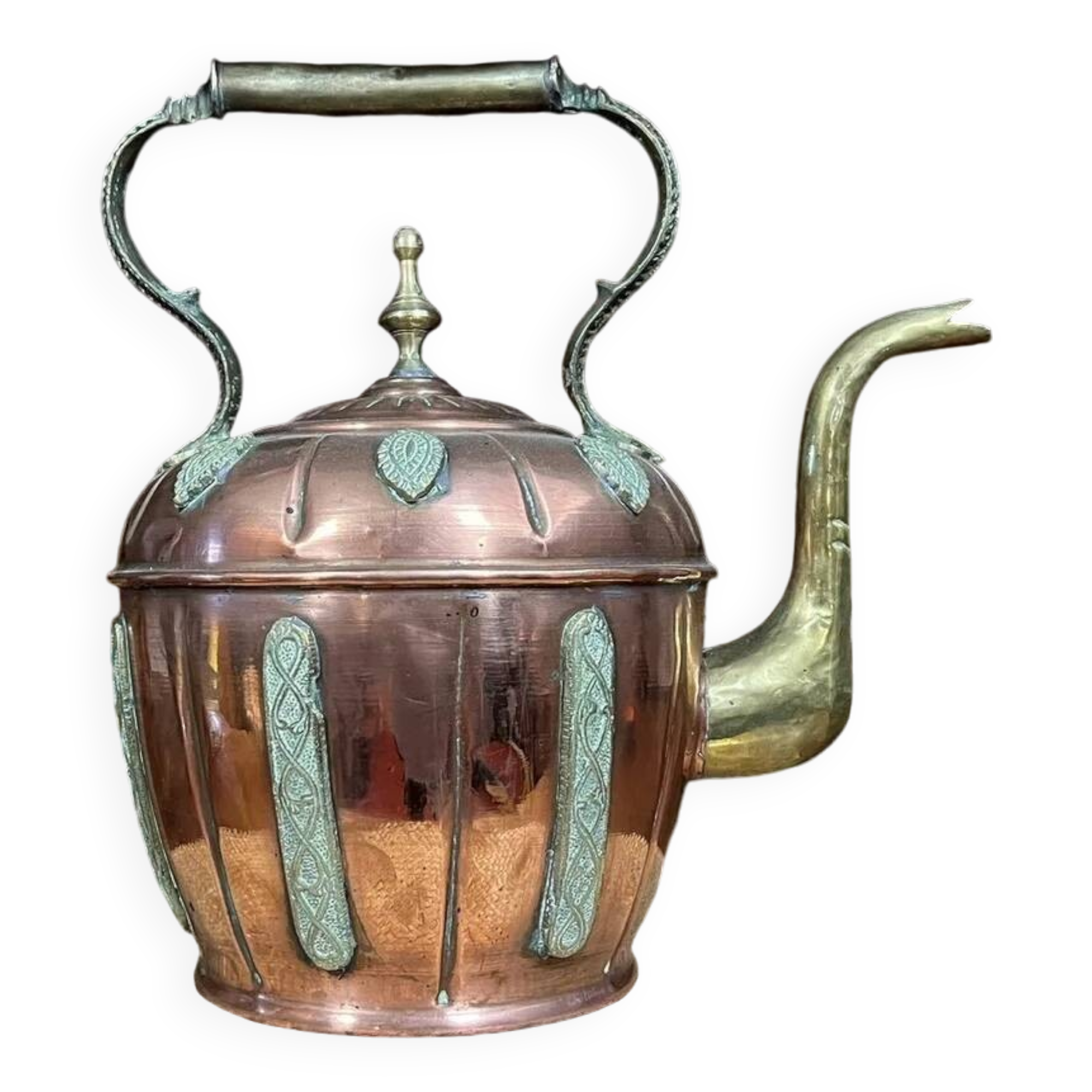 Orientalist kettle in hammered copper, 19th century, pretty shape with chiseled decorations