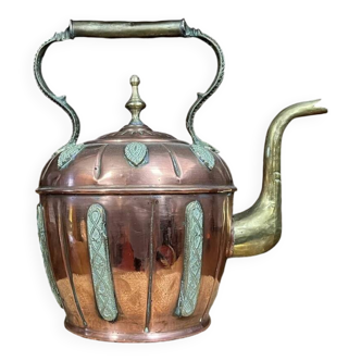 Orientalist kettle in hammered copper, 19th century, pretty shape with chiseled decorations