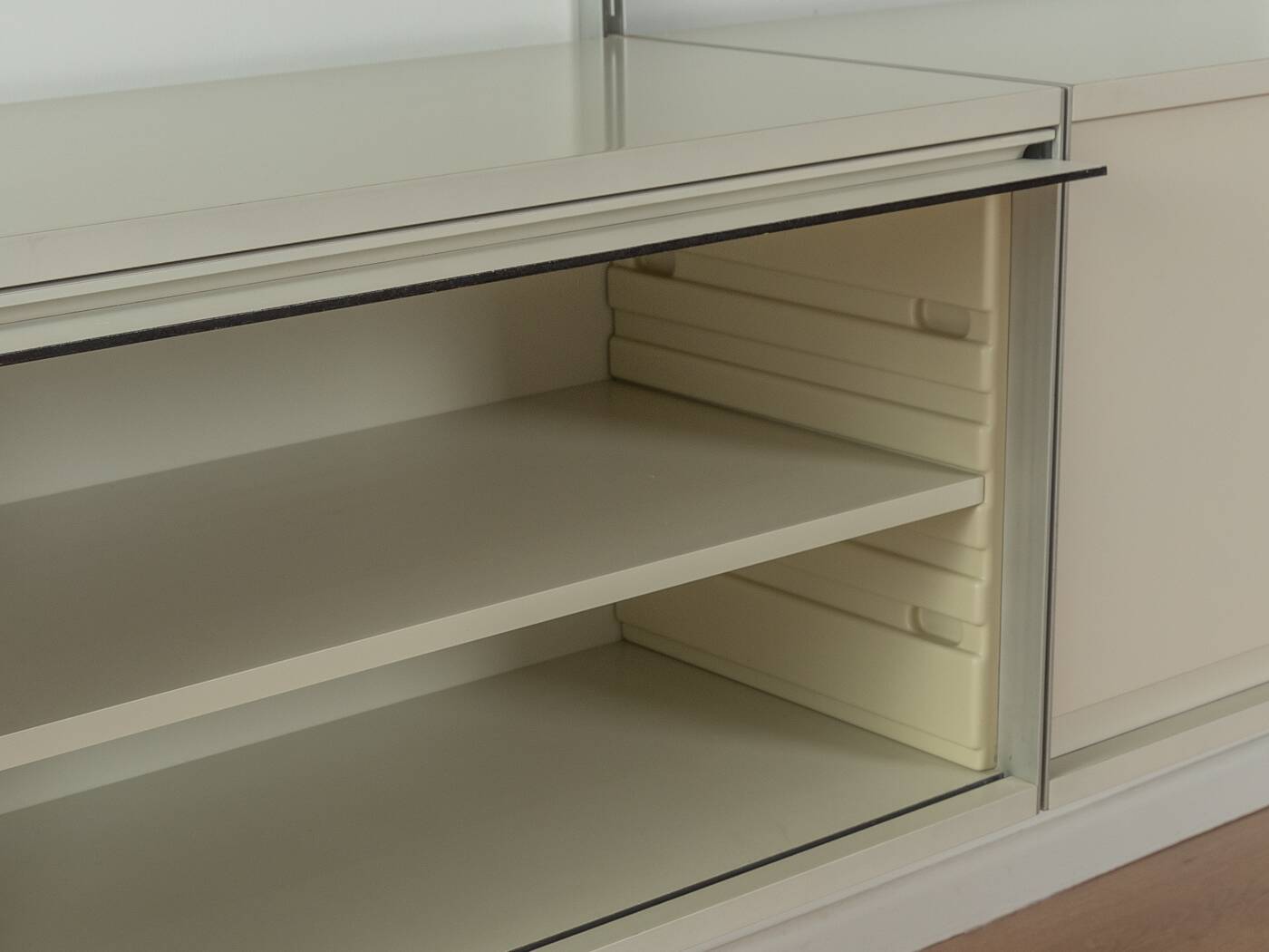 Modular shelving system 606 by Dieter Rams for Vitsœ from the 1960s