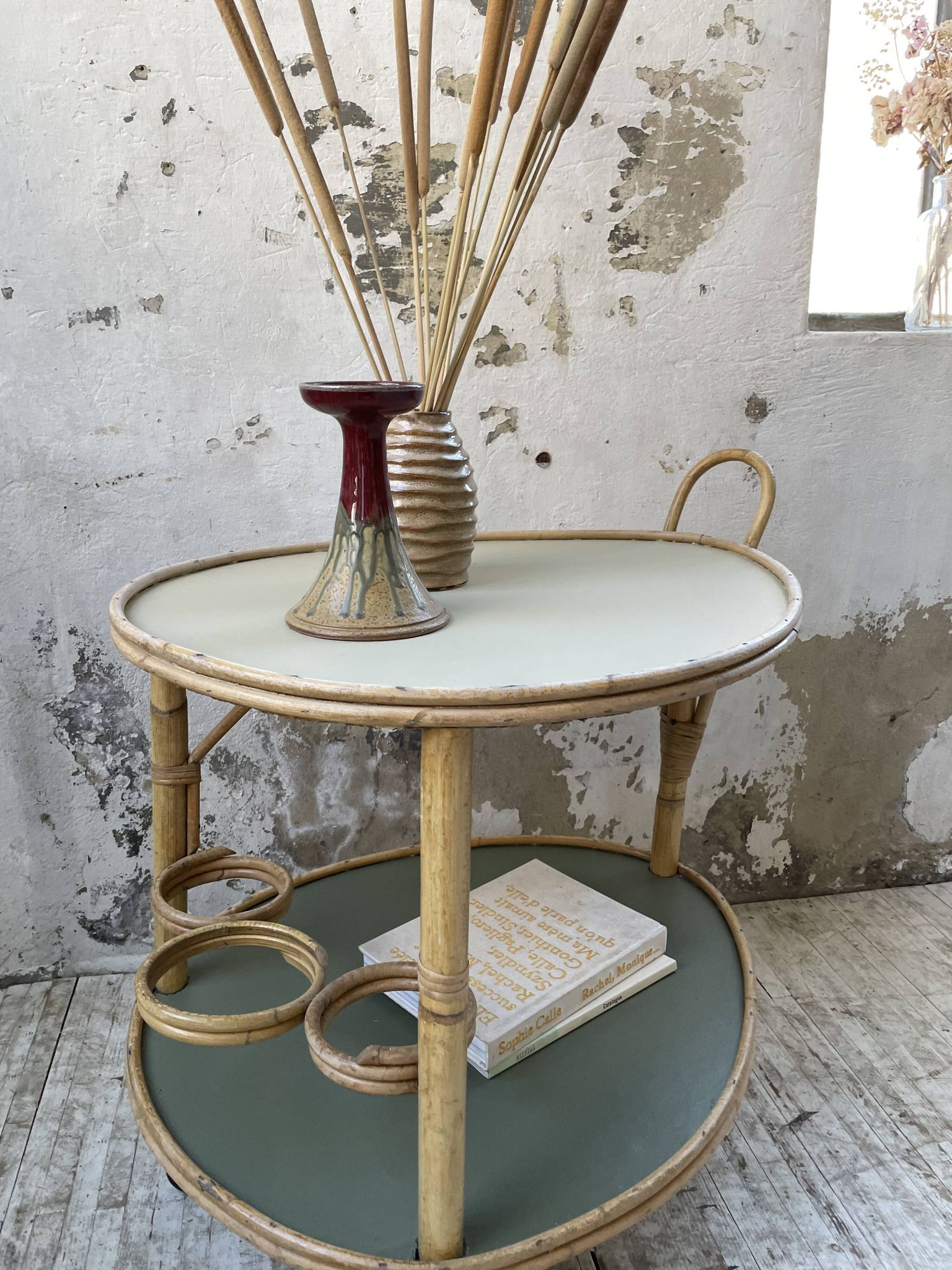 Desserte, table roulante en rotin années 60