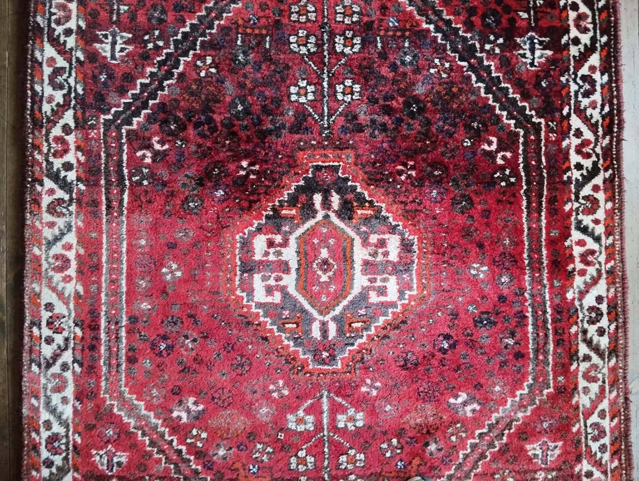 Handmade Persian Shiraz rug 160x120cm