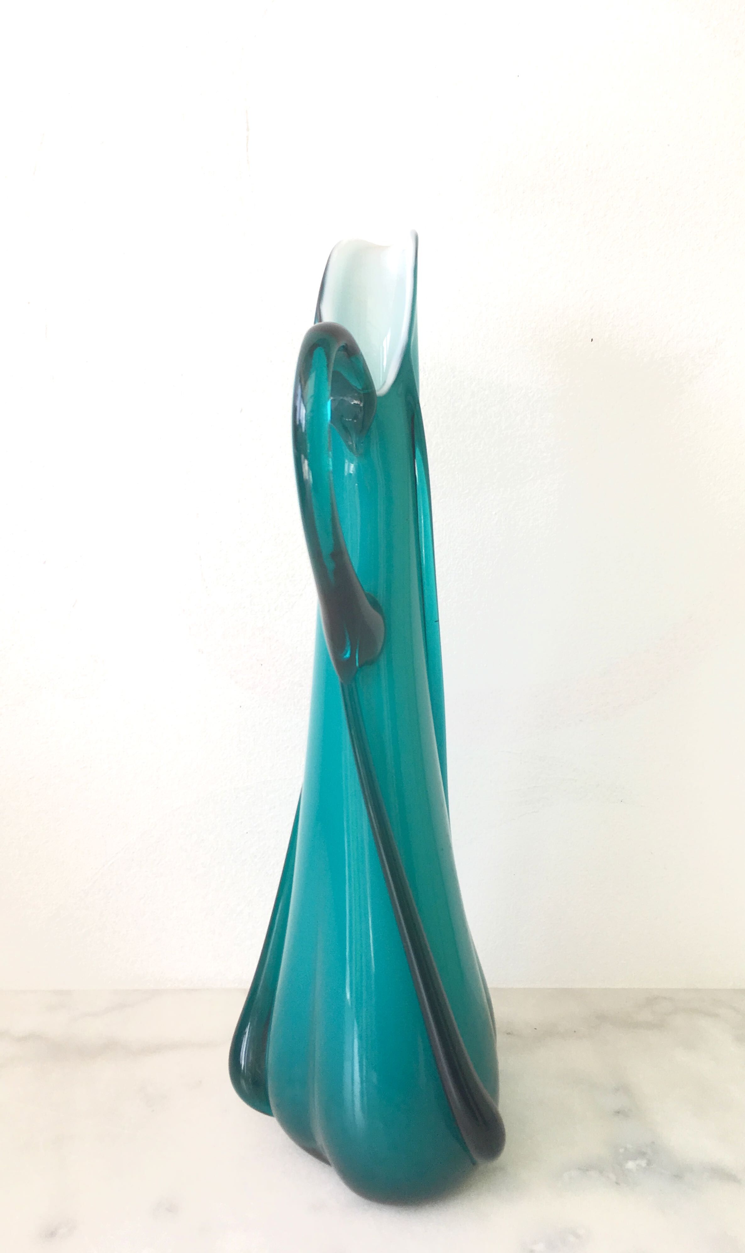 Vase peacock blue peacock blown soufflé