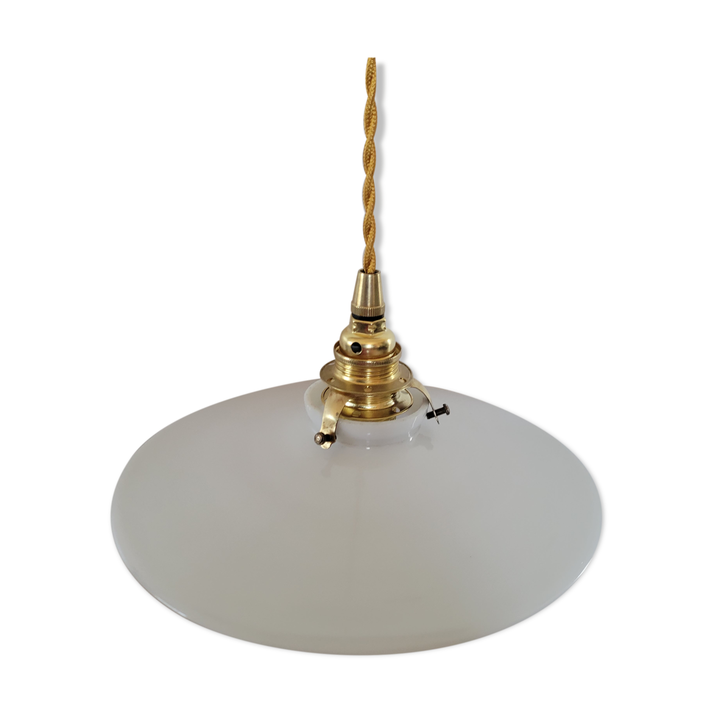 Smooth opaline suspension