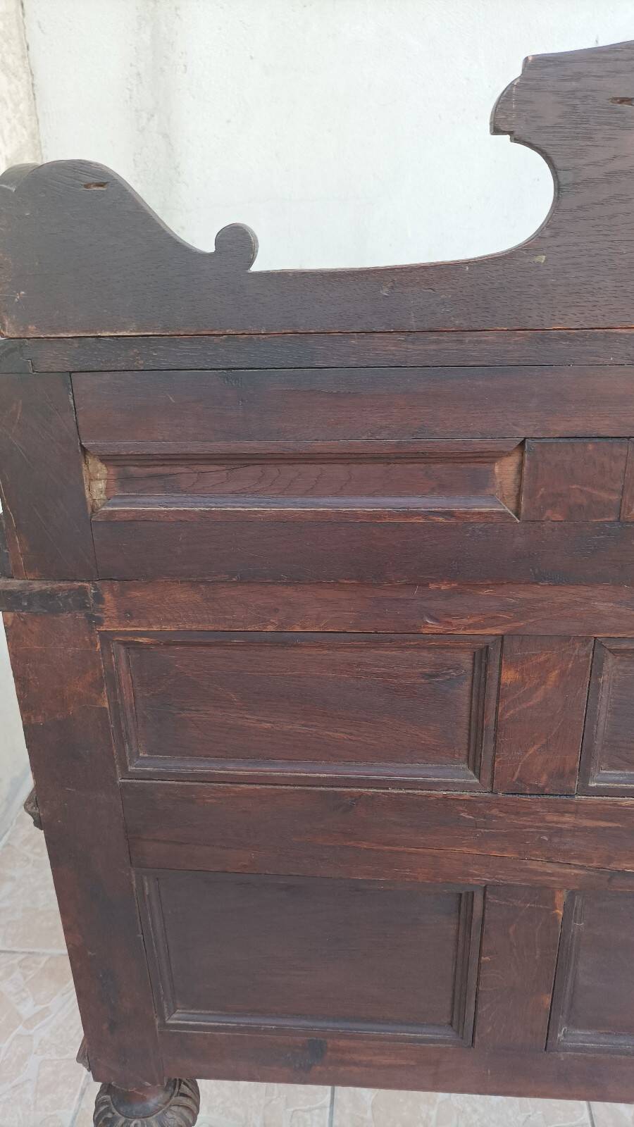 Louis XIII cylinder desk in carved oak, 19th century.