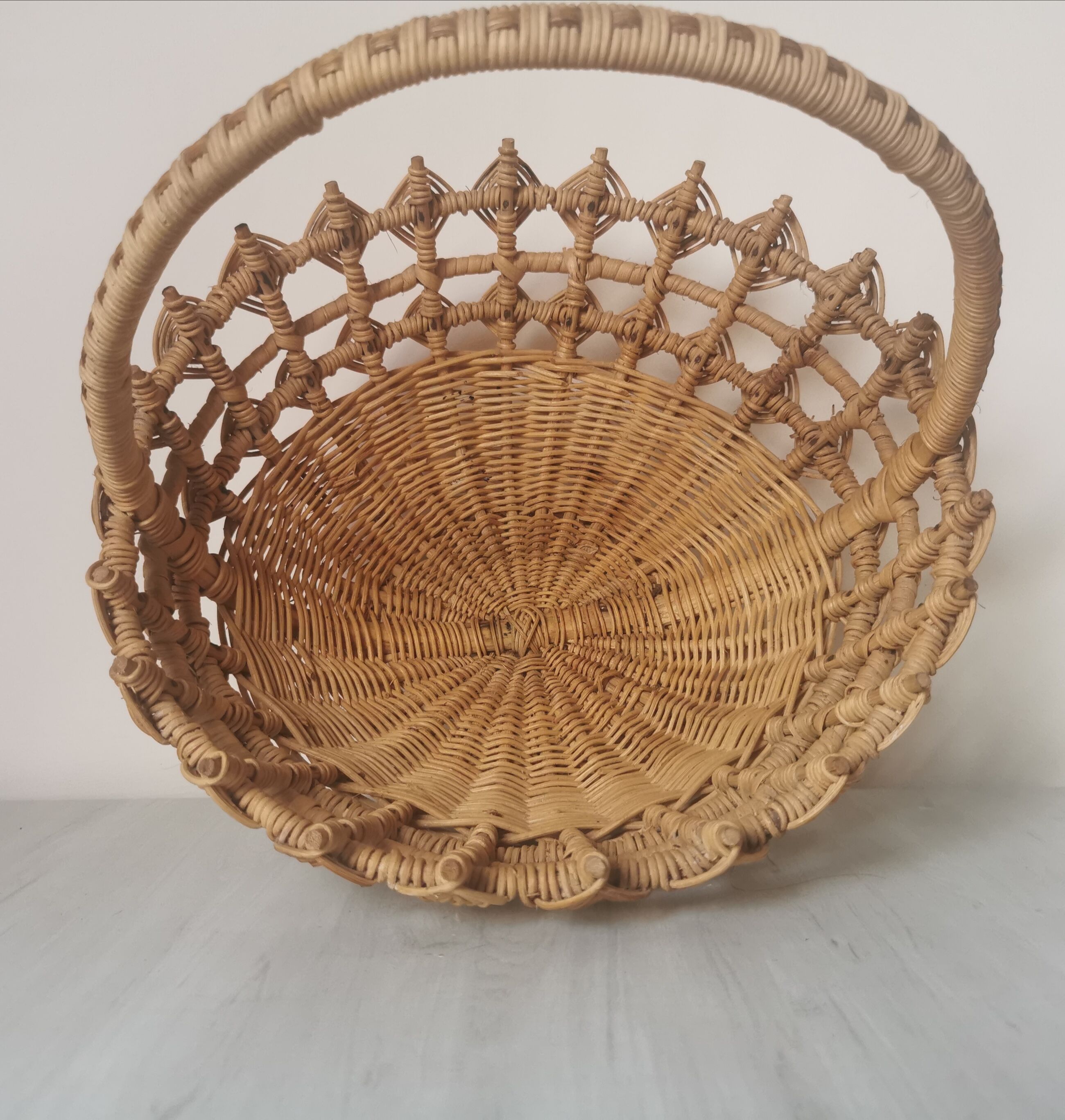 Wicker braided basket