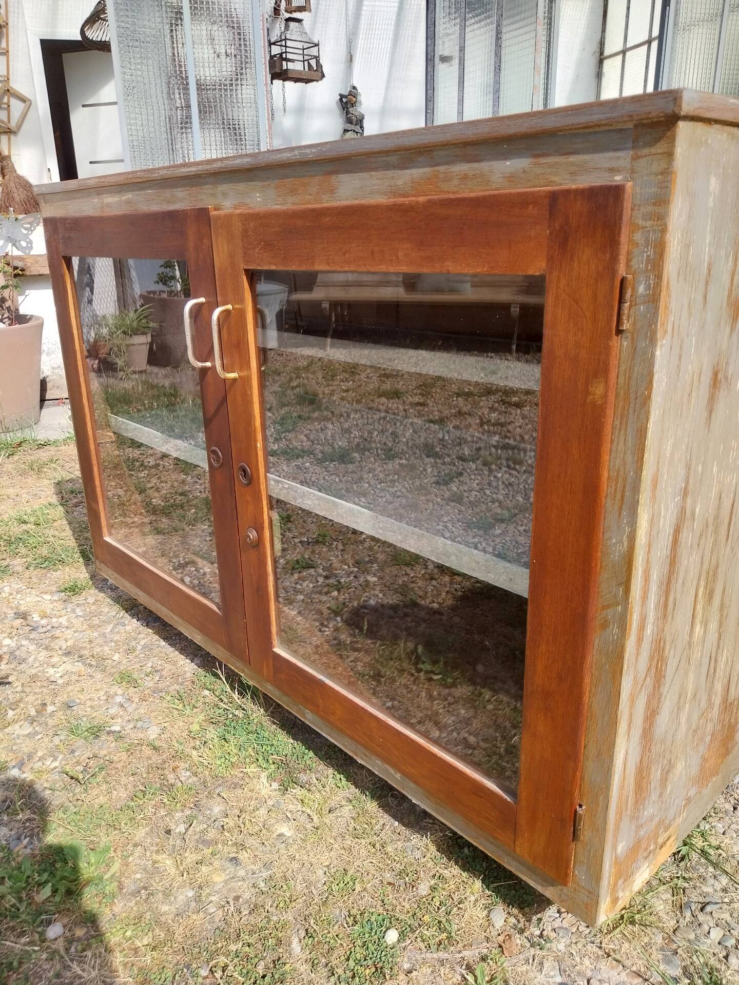 Glass cabinet