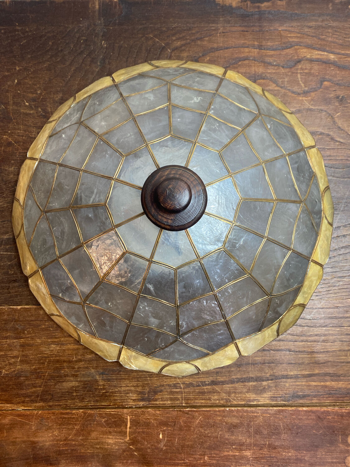 Ceiling light in mother-of-pearl and brass