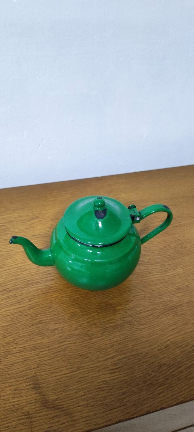 Enamel teapot