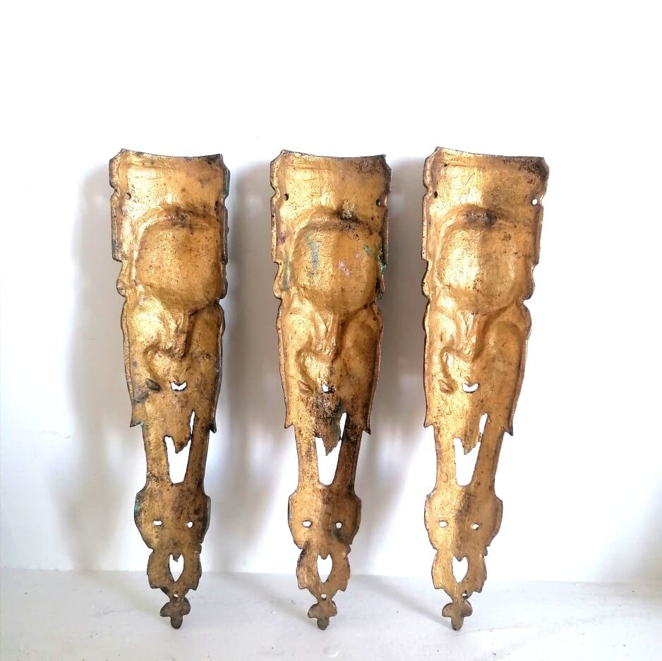 Frontons, garnitures d'ameublement en bronze style louis xv