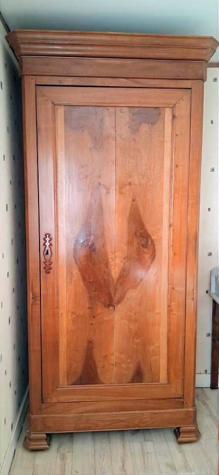 Louis Philippe wardrobe
