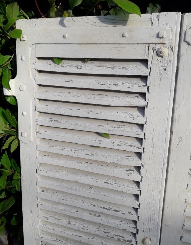 Pair of small shutters