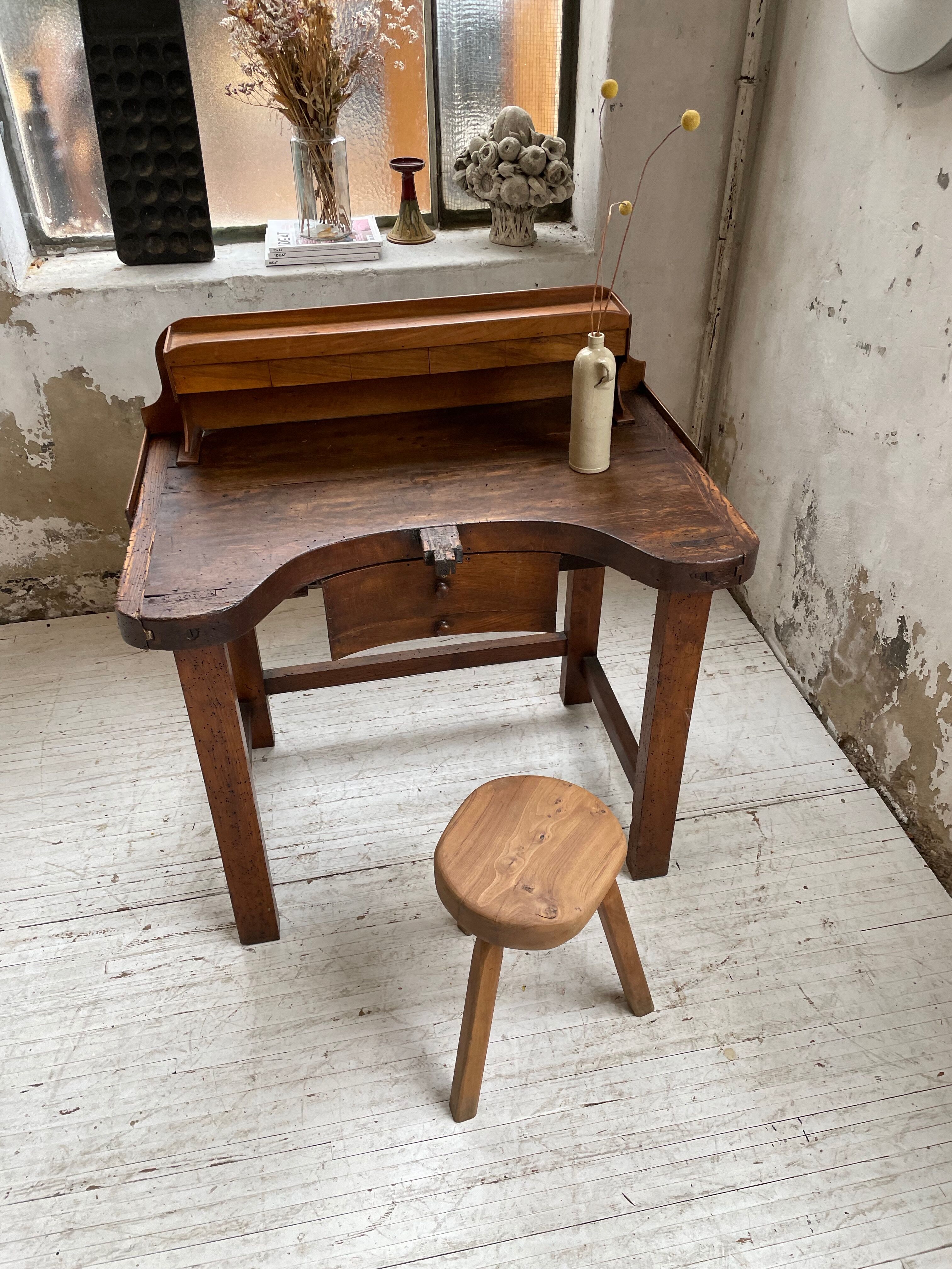 Establishment of jeweler XIXth oak