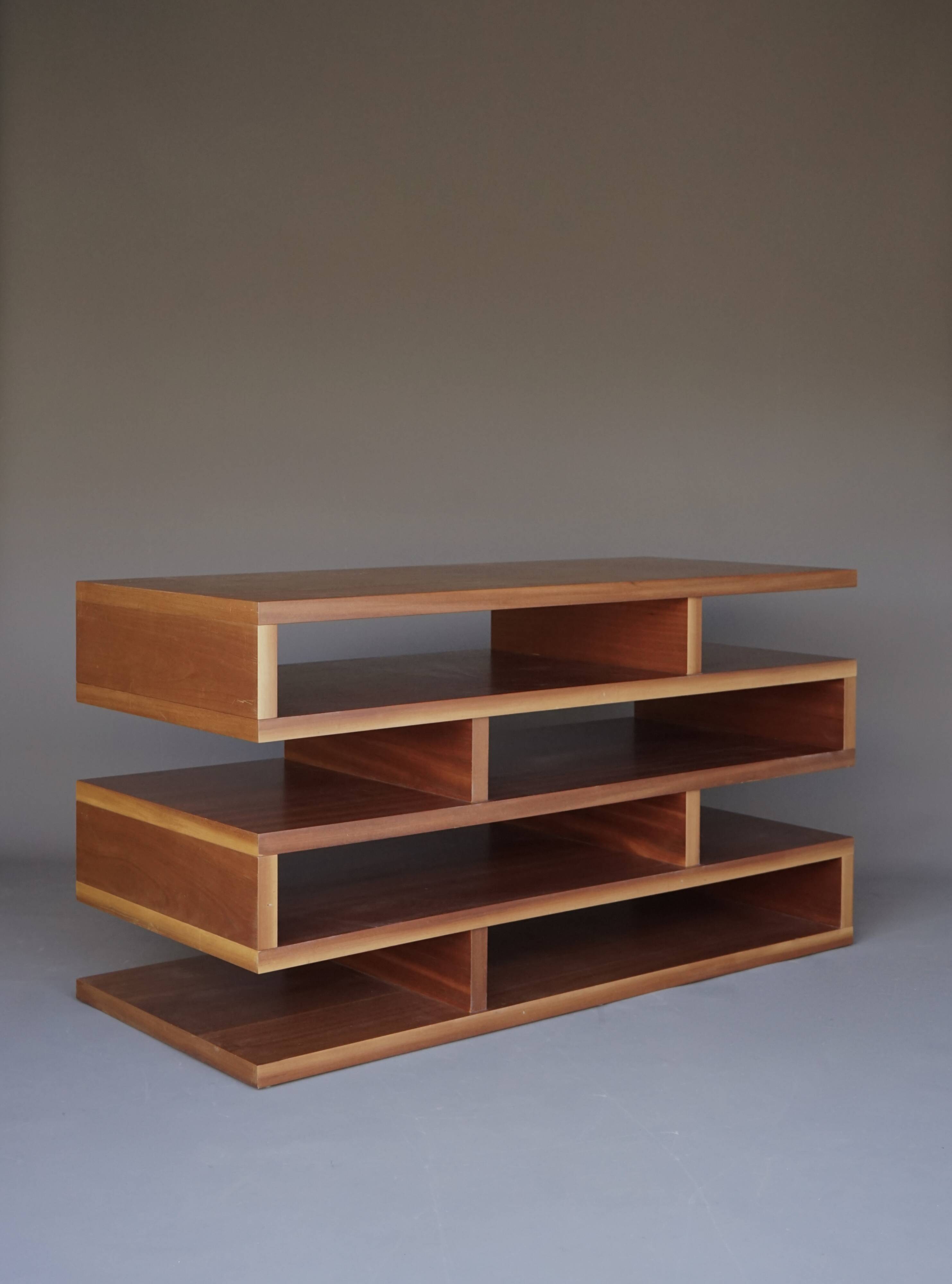 Meuble de rangement en teck. Italie, années 1960.