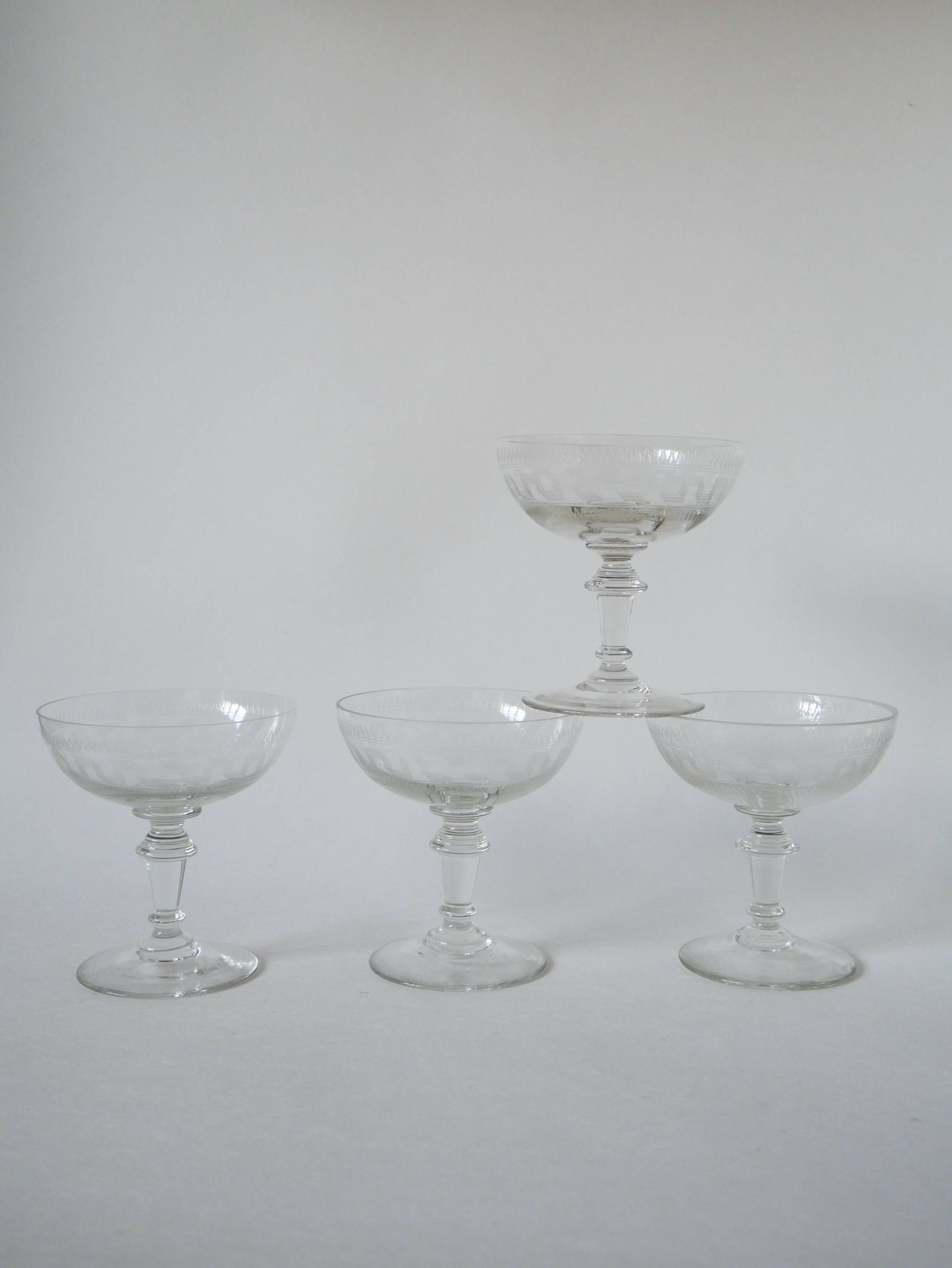 set of 4 large champagne glasses in engraved crystal 1920 11 x 10 cm