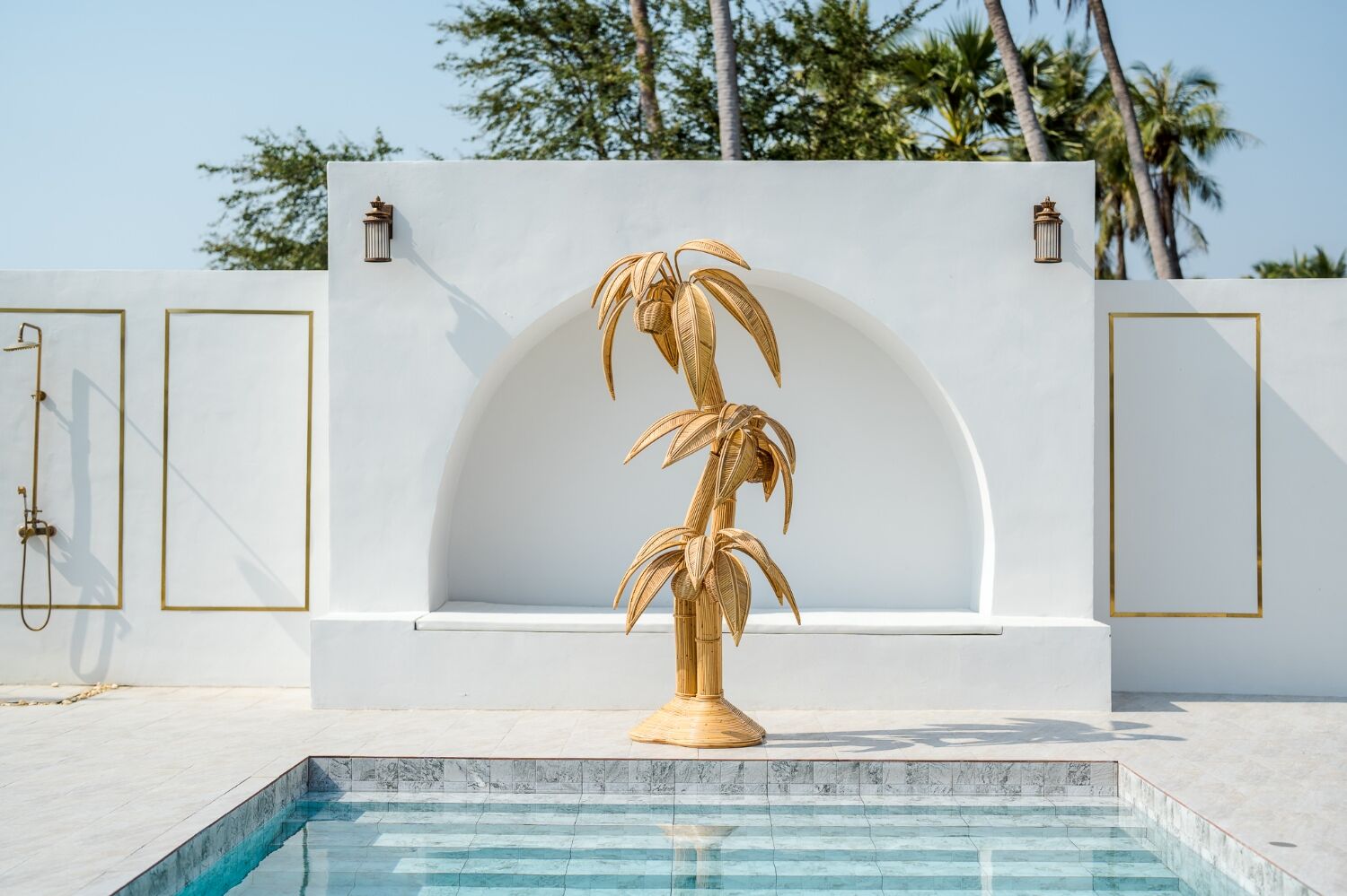 Large rattan coconut/palm tree floor lamp