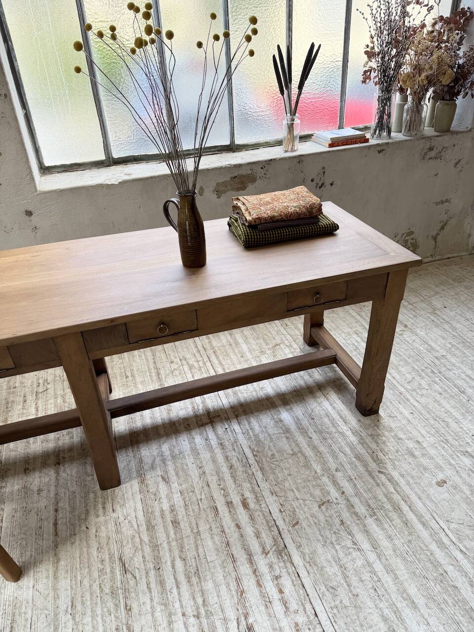Antique farmhouse or drapery table in walnut, 1900 XL