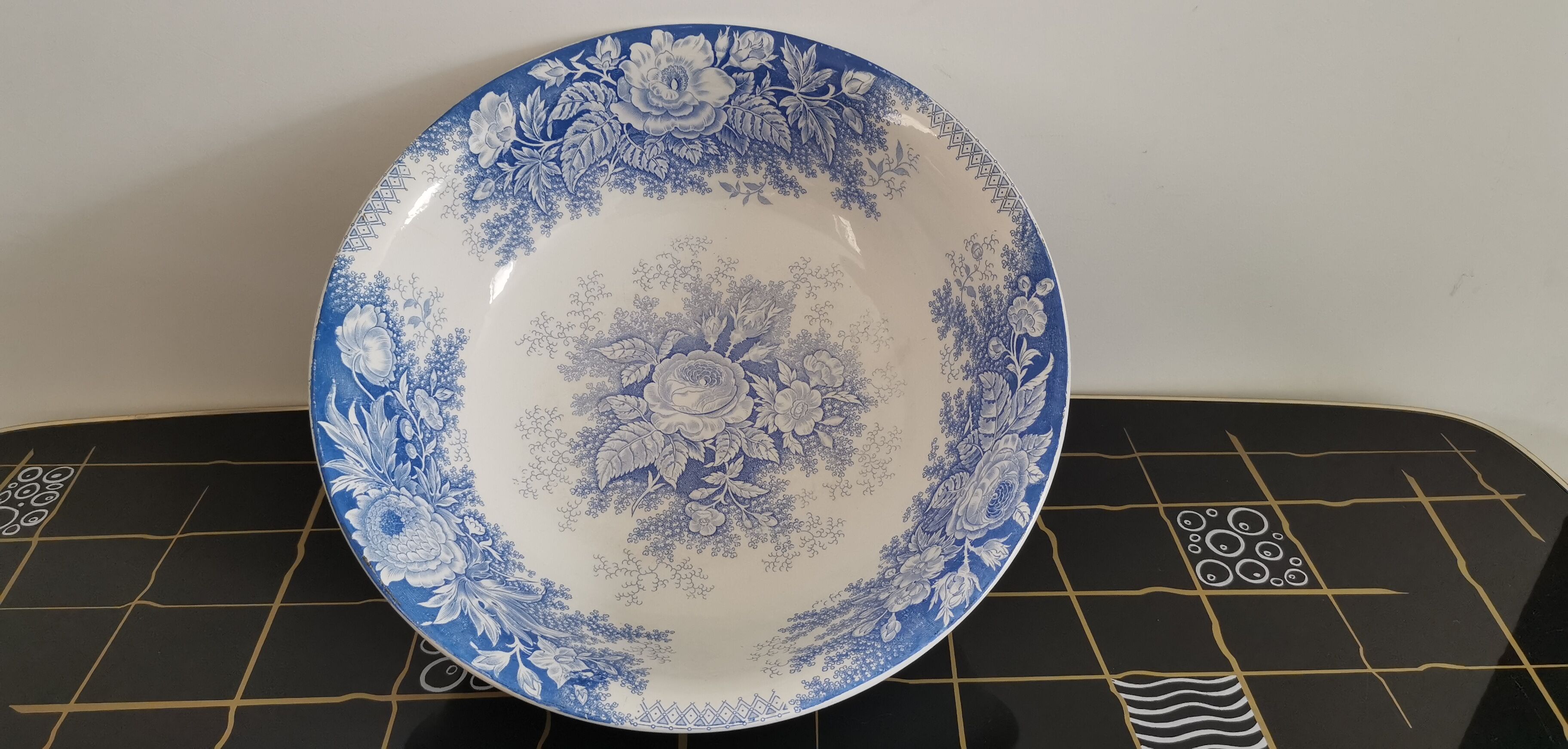 Salad bowl in iron earth Sarreguemines U & C model "Planter"