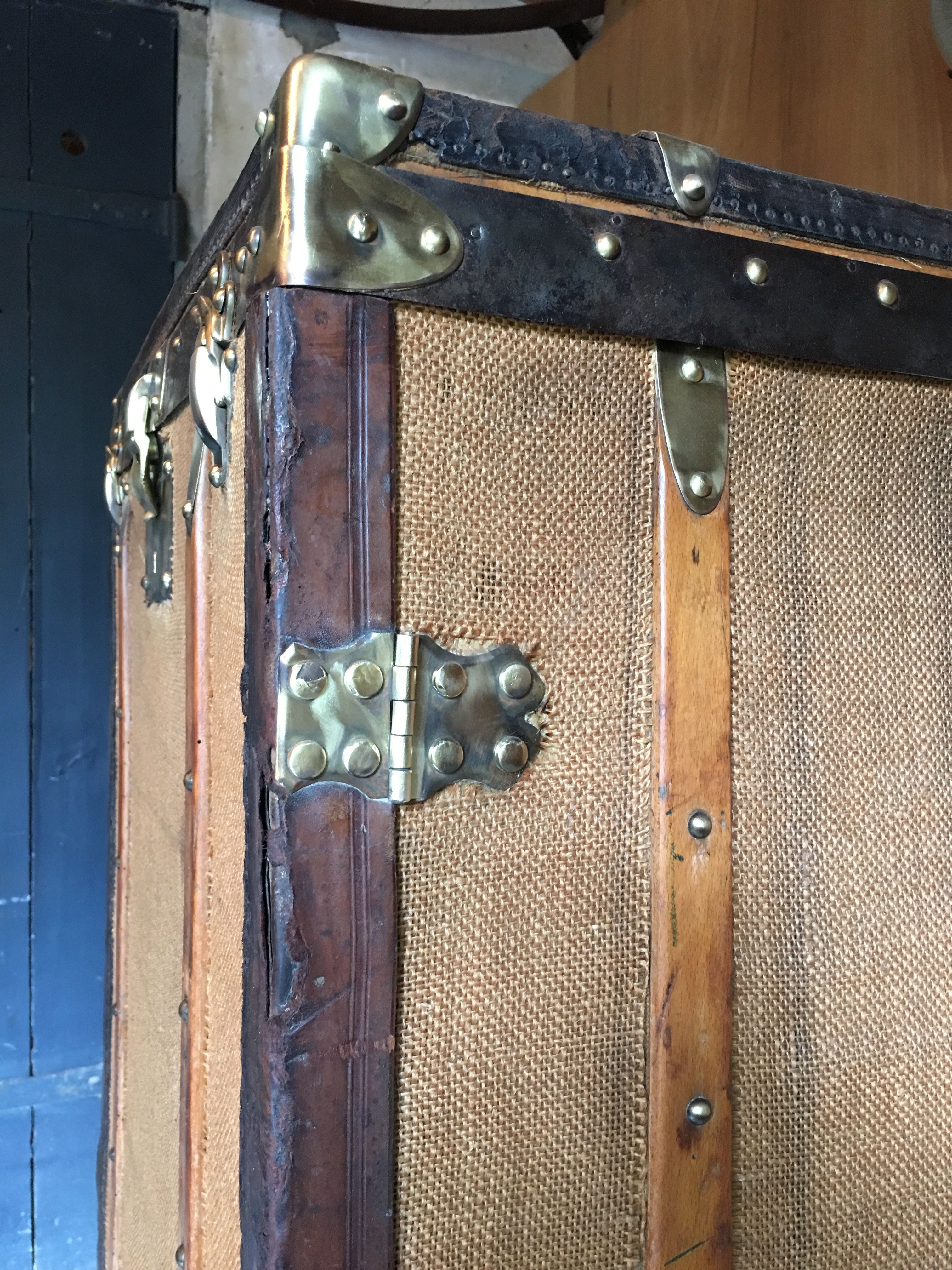 Trunk cabin in wood and fabrics around 1940