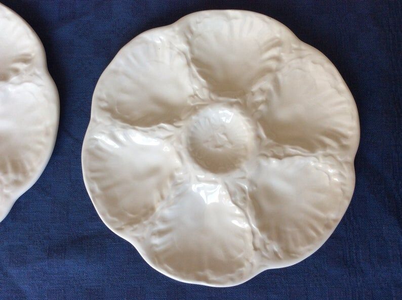 Set of 2 French vintage plates in gien white dabbling