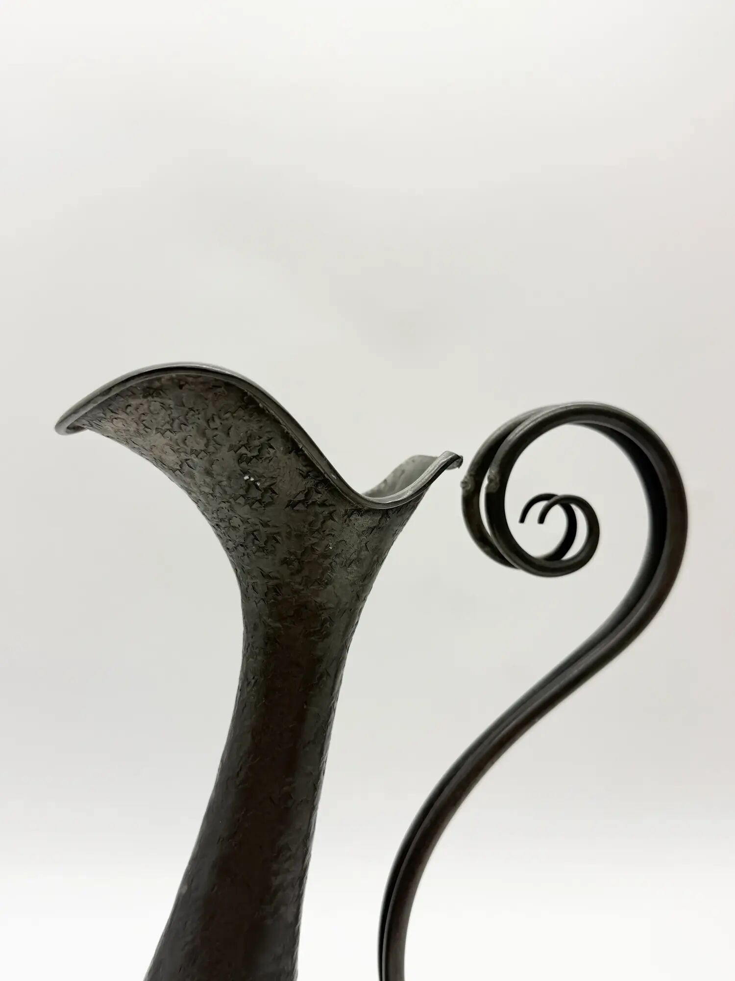 Hammered pewter jug – San Nazaro Peltro, Italy 1960s