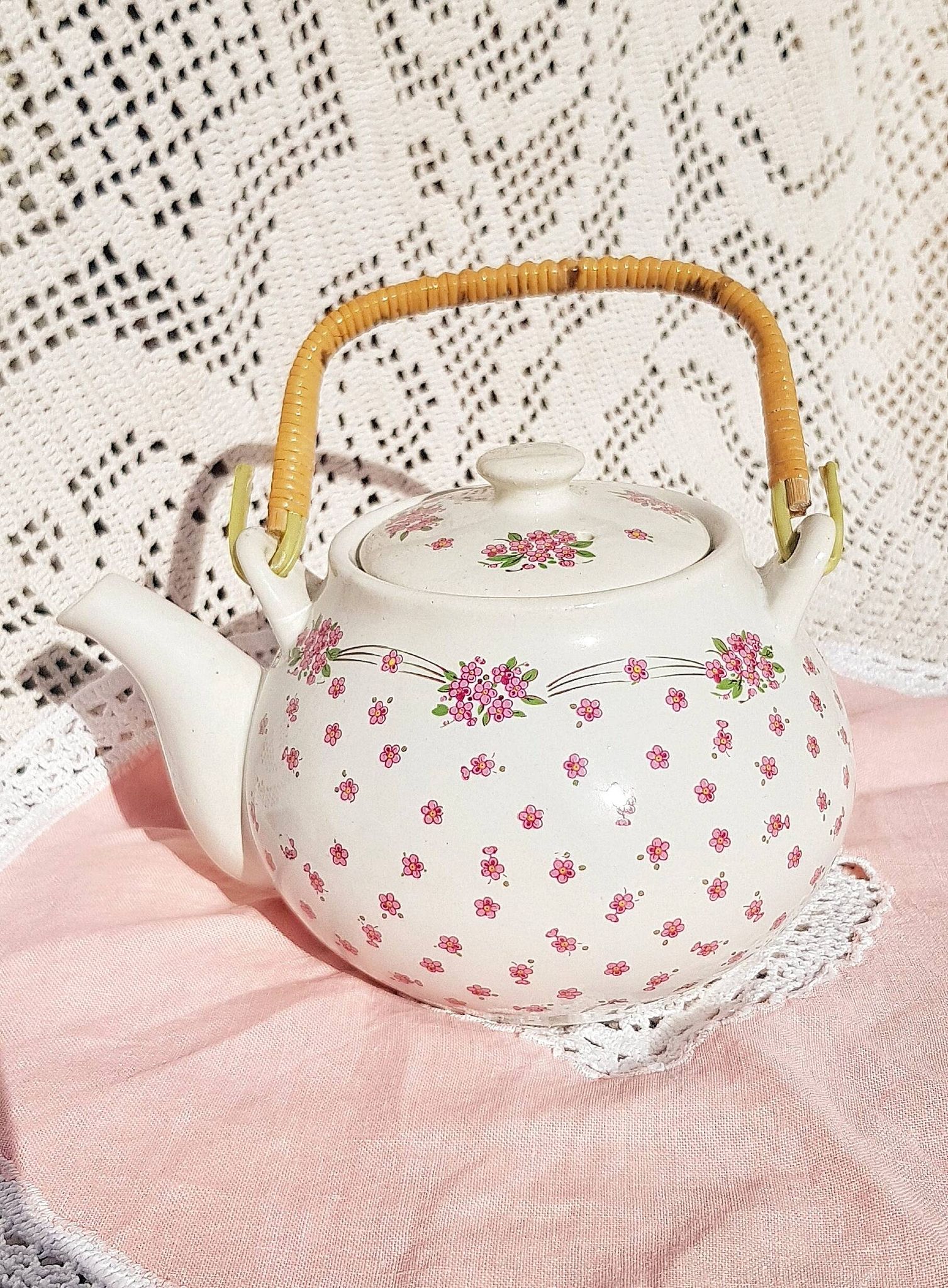 Théière décor fleurs
