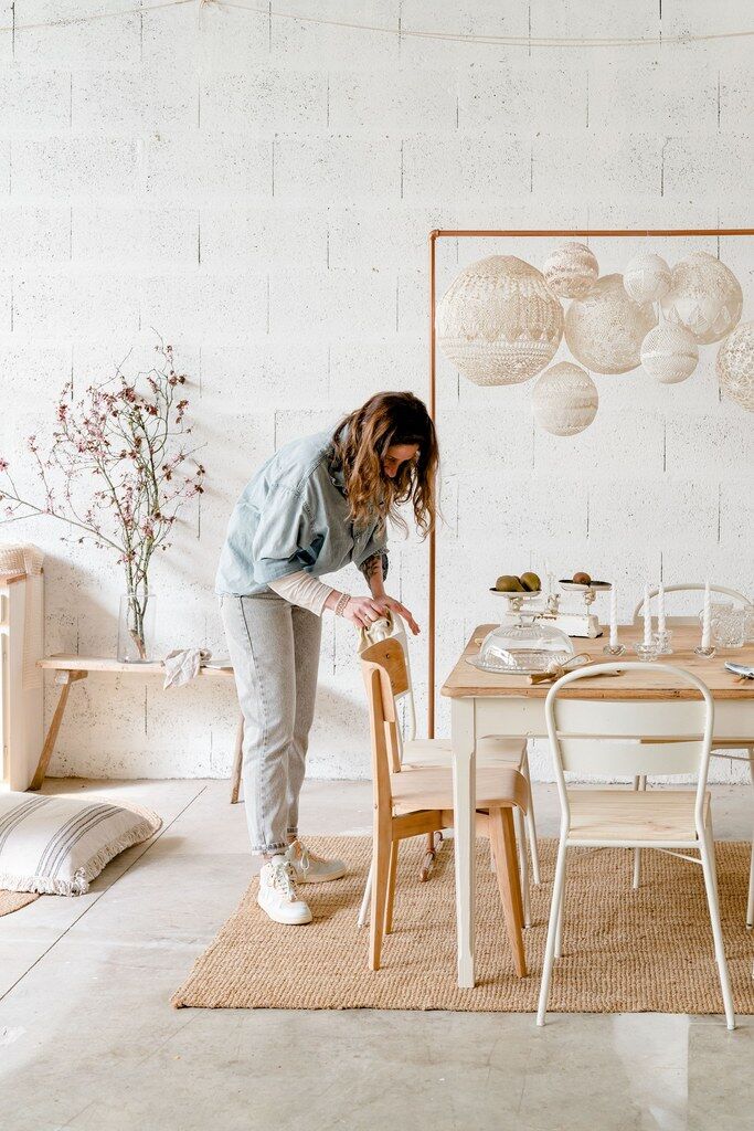 Wooden farmhouse table – cream foot