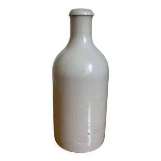 Bottle in white glazed ceramic stoneware M.KM