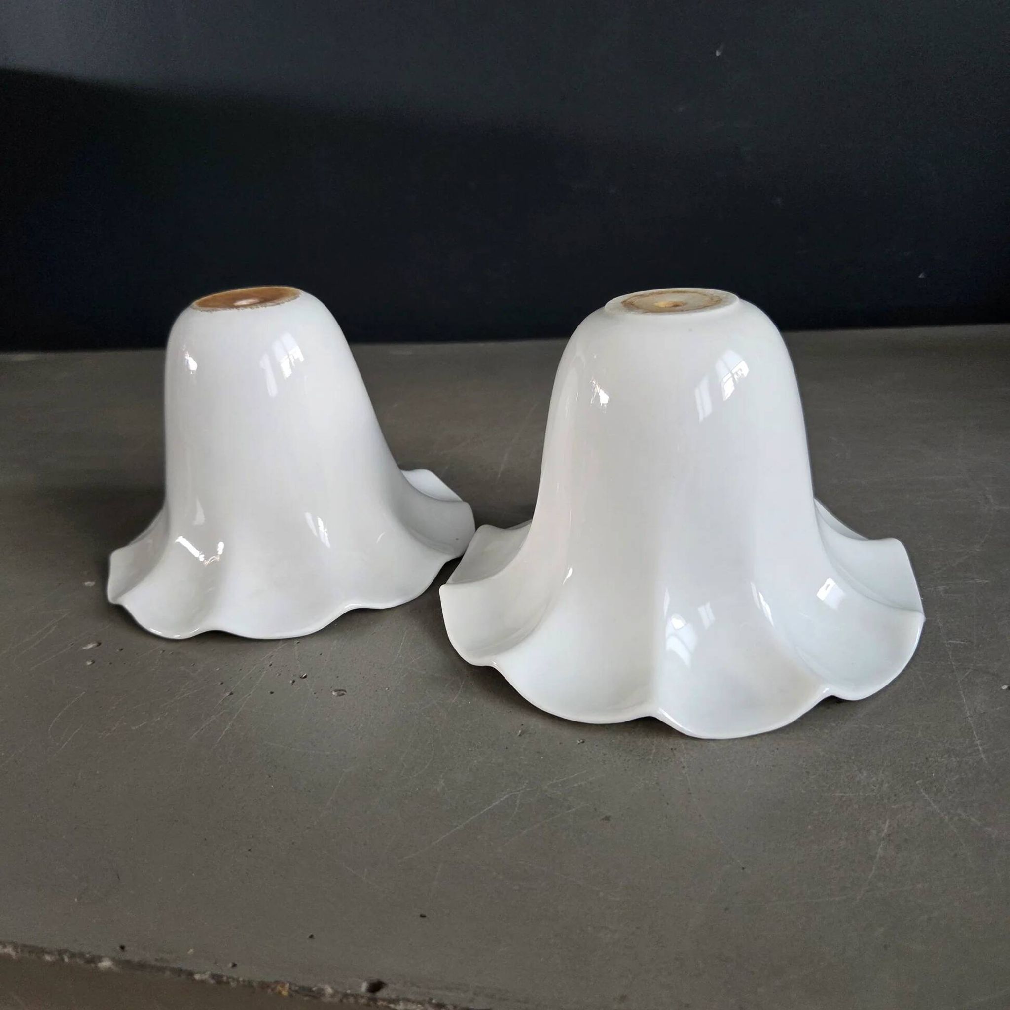 Paire d'abat-jour tulipe en porcelaine
