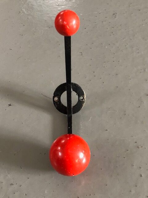 Porte-manteau rouge années 60