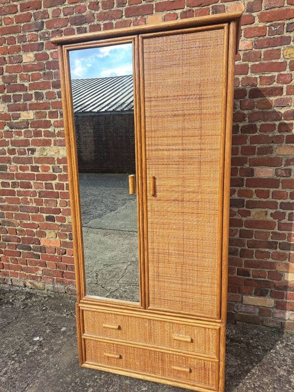 Grande armoire en rotin avec miroir